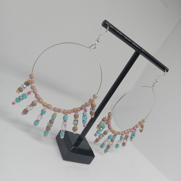 Hand Crafted Turquoise and Tan Beaded Necklace Set - Picture 10 of 16